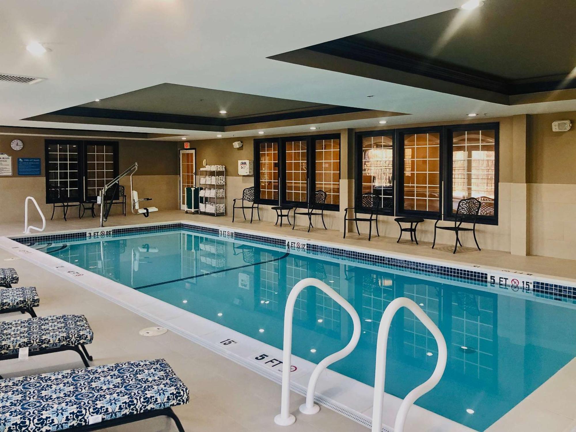 Comfort Inn & Suites Sturbridge-Brimfield Екстериор снимка
