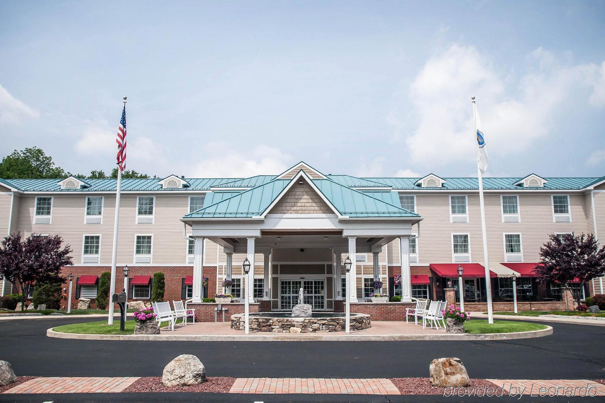 Comfort Inn & Suites Sturbridge-Brimfield Екстериор снимка