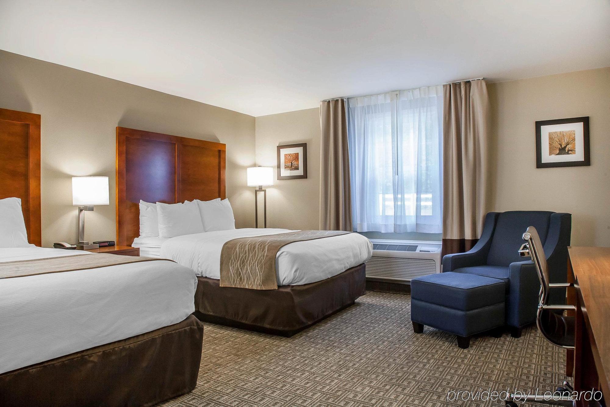 Comfort Inn & Suites Sturbridge-Brimfield Екстериор снимка