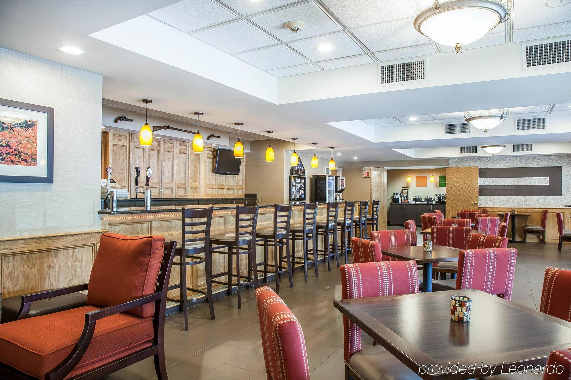Comfort Inn & Suites Sturbridge-Brimfield Екстериор снимка