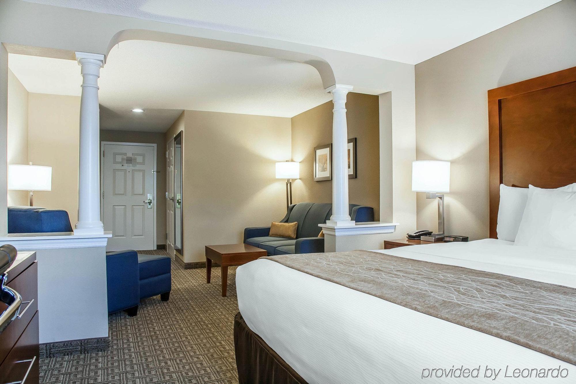 Comfort Inn & Suites Sturbridge-Brimfield Екстериор снимка