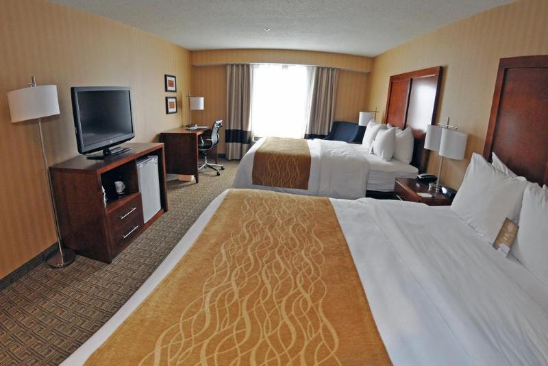 Comfort Inn & Suites Sturbridge-Brimfield Екстериор снимка