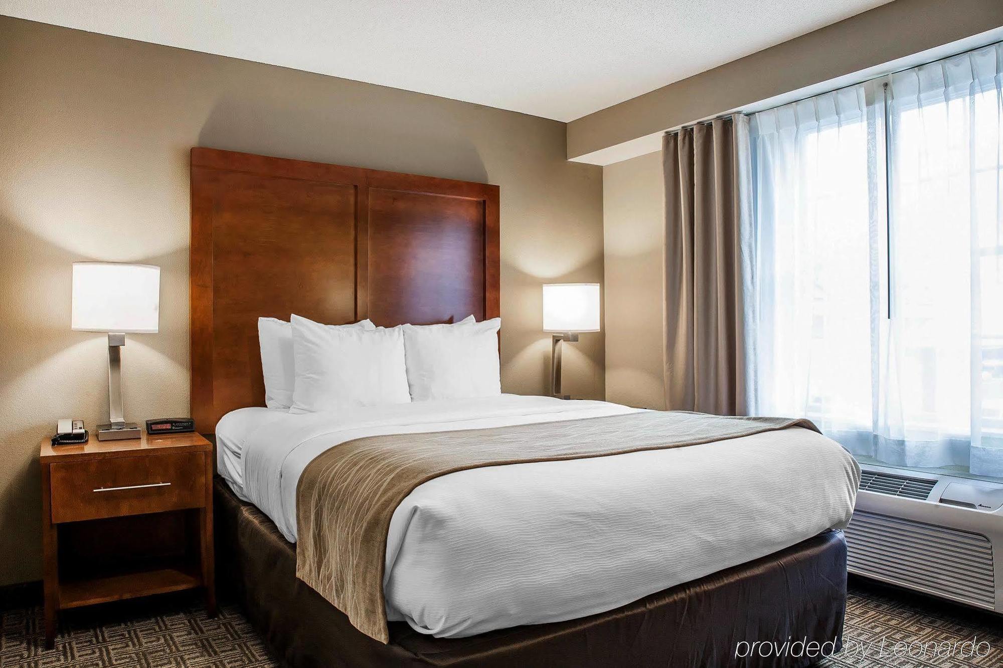Comfort Inn & Suites Sturbridge-Brimfield Екстериор снимка