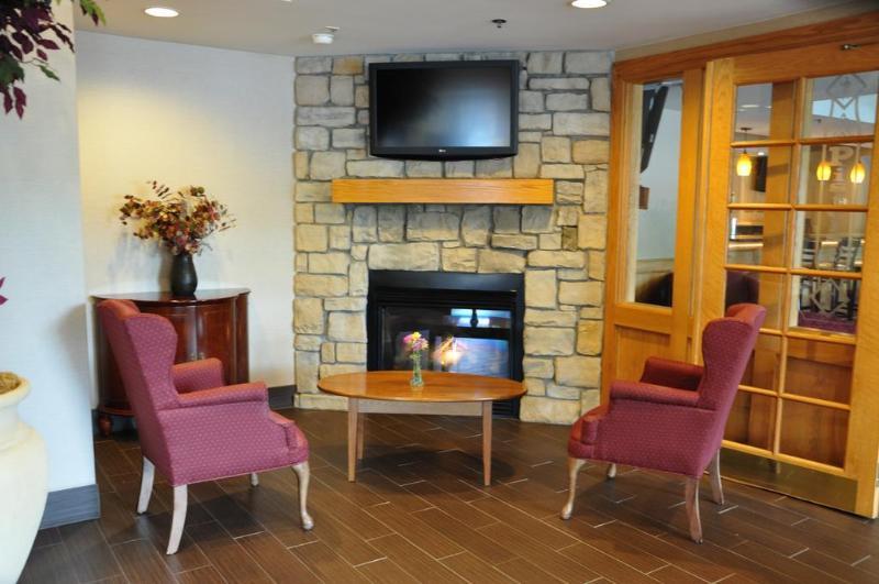 Comfort Inn & Suites Sturbridge-Brimfield Екстериор снимка
