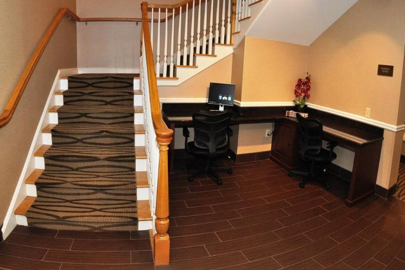 Comfort Inn & Suites Sturbridge-Brimfield Екстериор снимка
