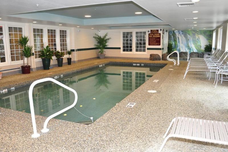 Comfort Inn & Suites Sturbridge-Brimfield Екстериор снимка