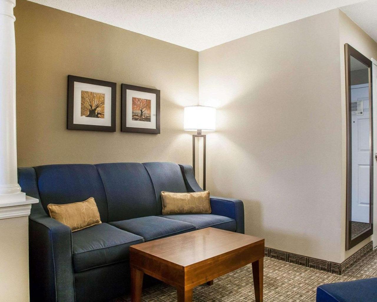 Comfort Inn & Suites Sturbridge-Brimfield Екстериор снимка