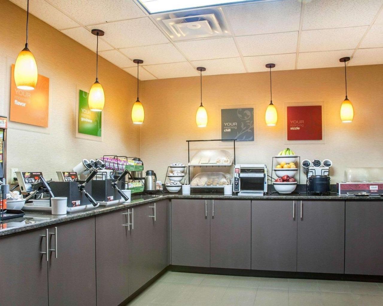 Comfort Inn & Suites Sturbridge-Brimfield Екстериор снимка