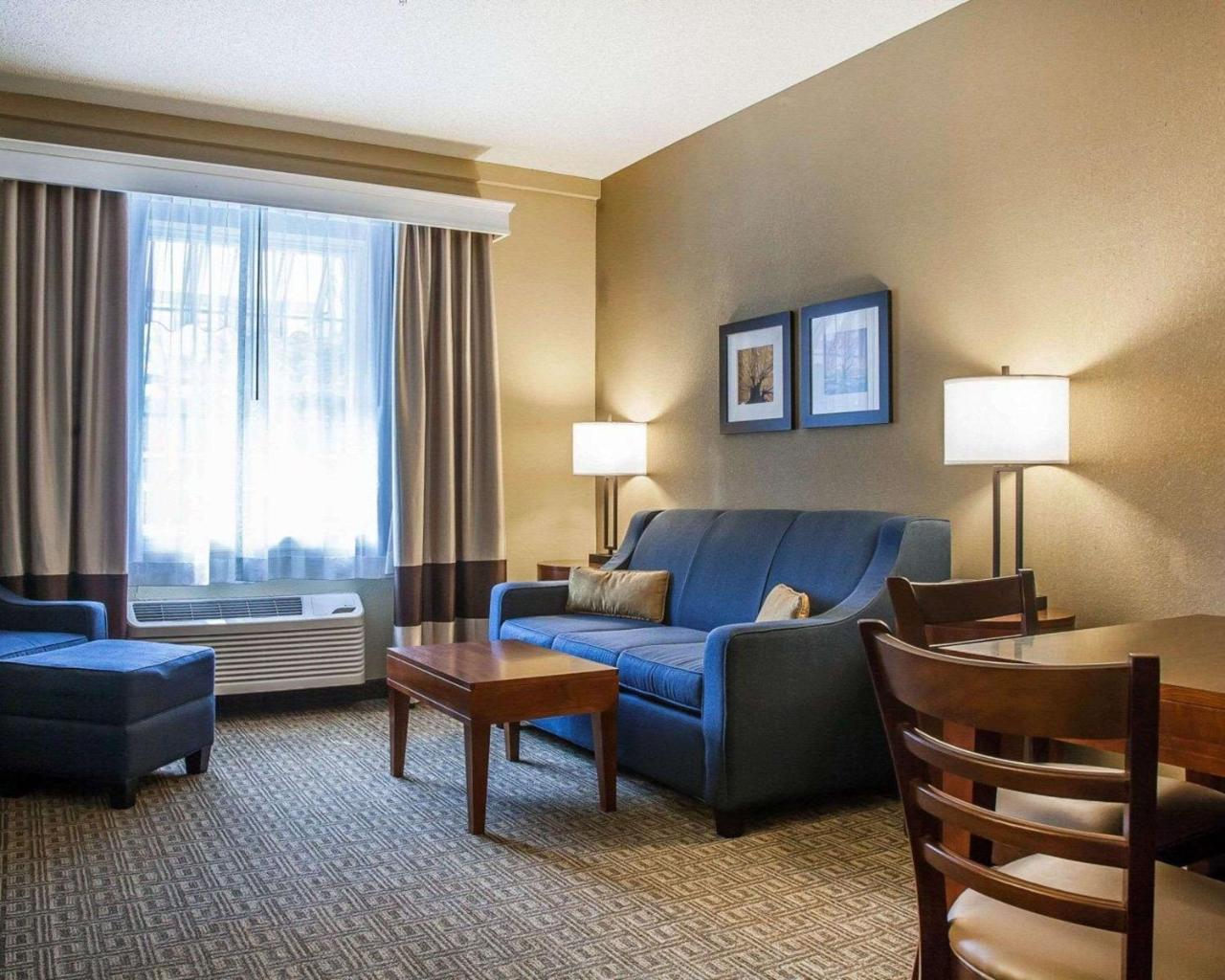 Comfort Inn & Suites Sturbridge-Brimfield Екстериор снимка