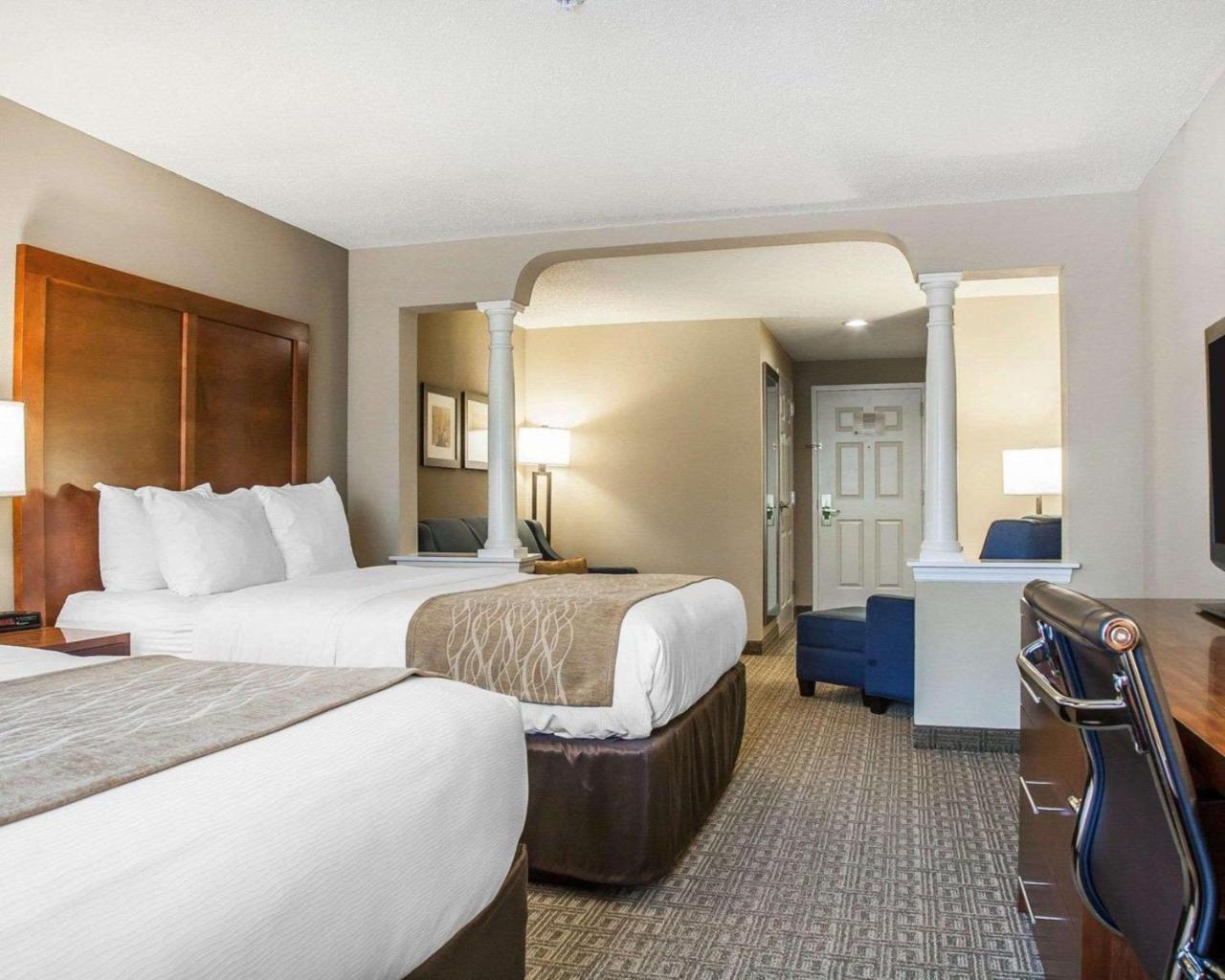 Comfort Inn & Suites Sturbridge-Brimfield Екстериор снимка