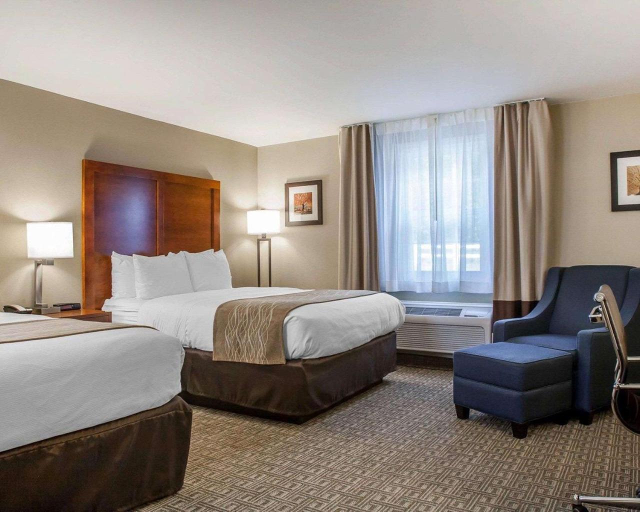 Comfort Inn & Suites Sturbridge-Brimfield Екстериор снимка