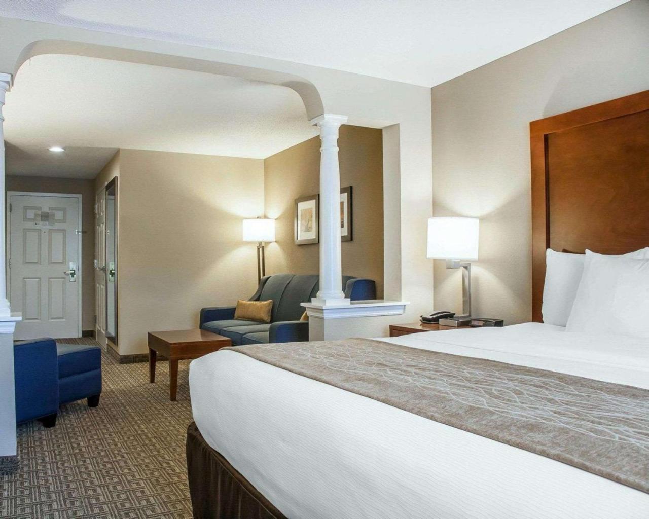 Comfort Inn & Suites Sturbridge-Brimfield Екстериор снимка