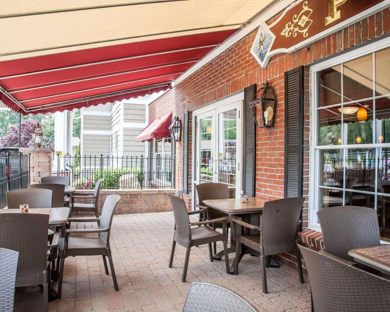 Comfort Inn & Suites Sturbridge-Brimfield Екстериор снимка