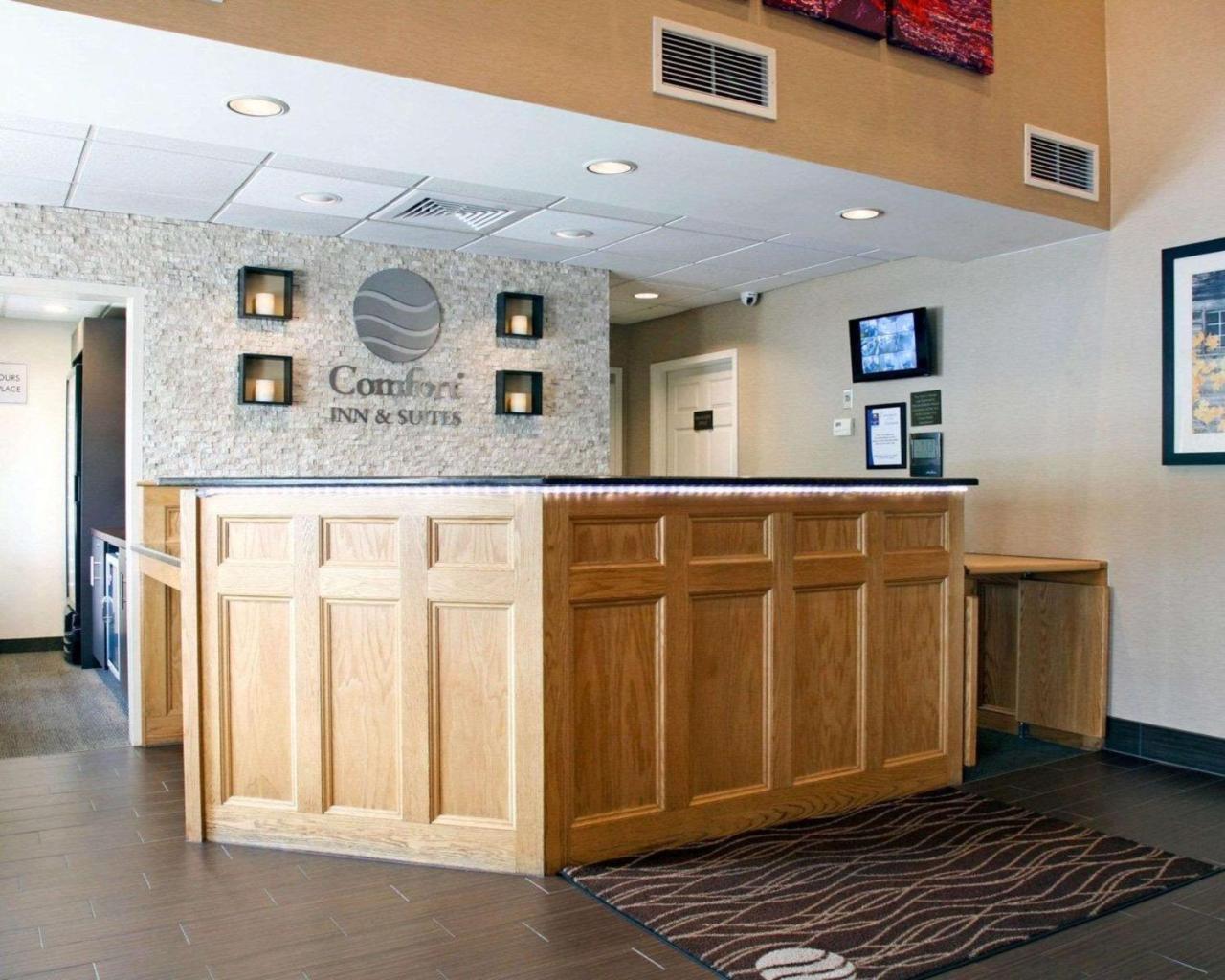 Comfort Inn & Suites Sturbridge-Brimfield Екстериор снимка