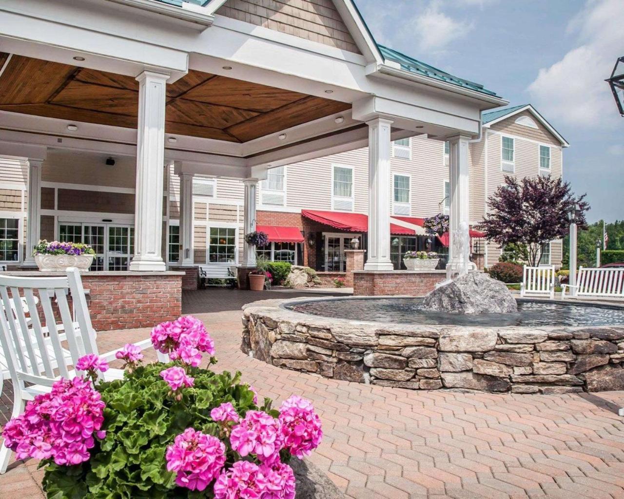 Comfort Inn & Suites Sturbridge-Brimfield Екстериор снимка