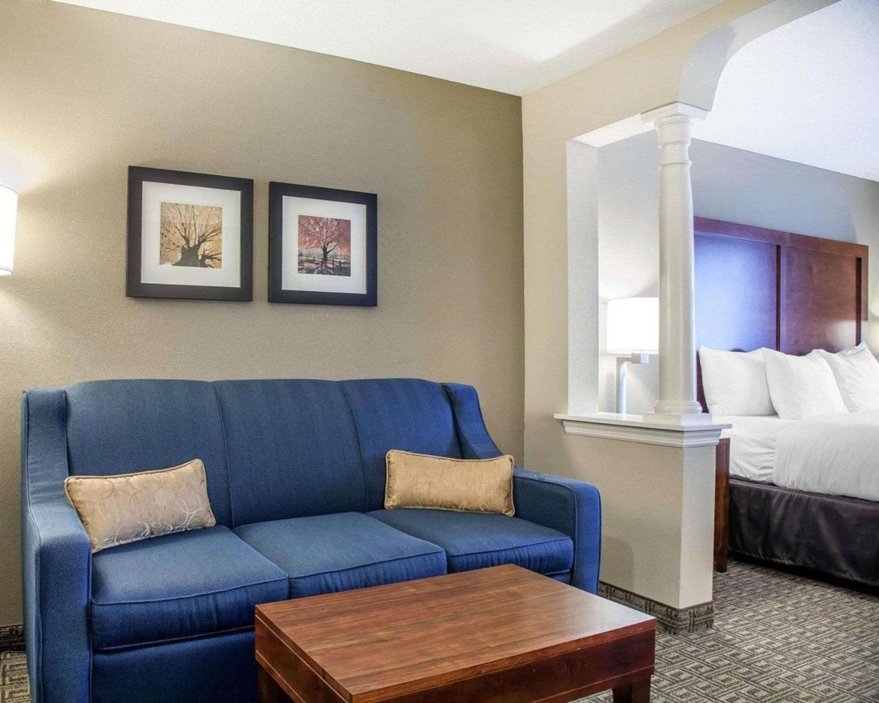 Comfort Inn & Suites Sturbridge-Brimfield Екстериор снимка