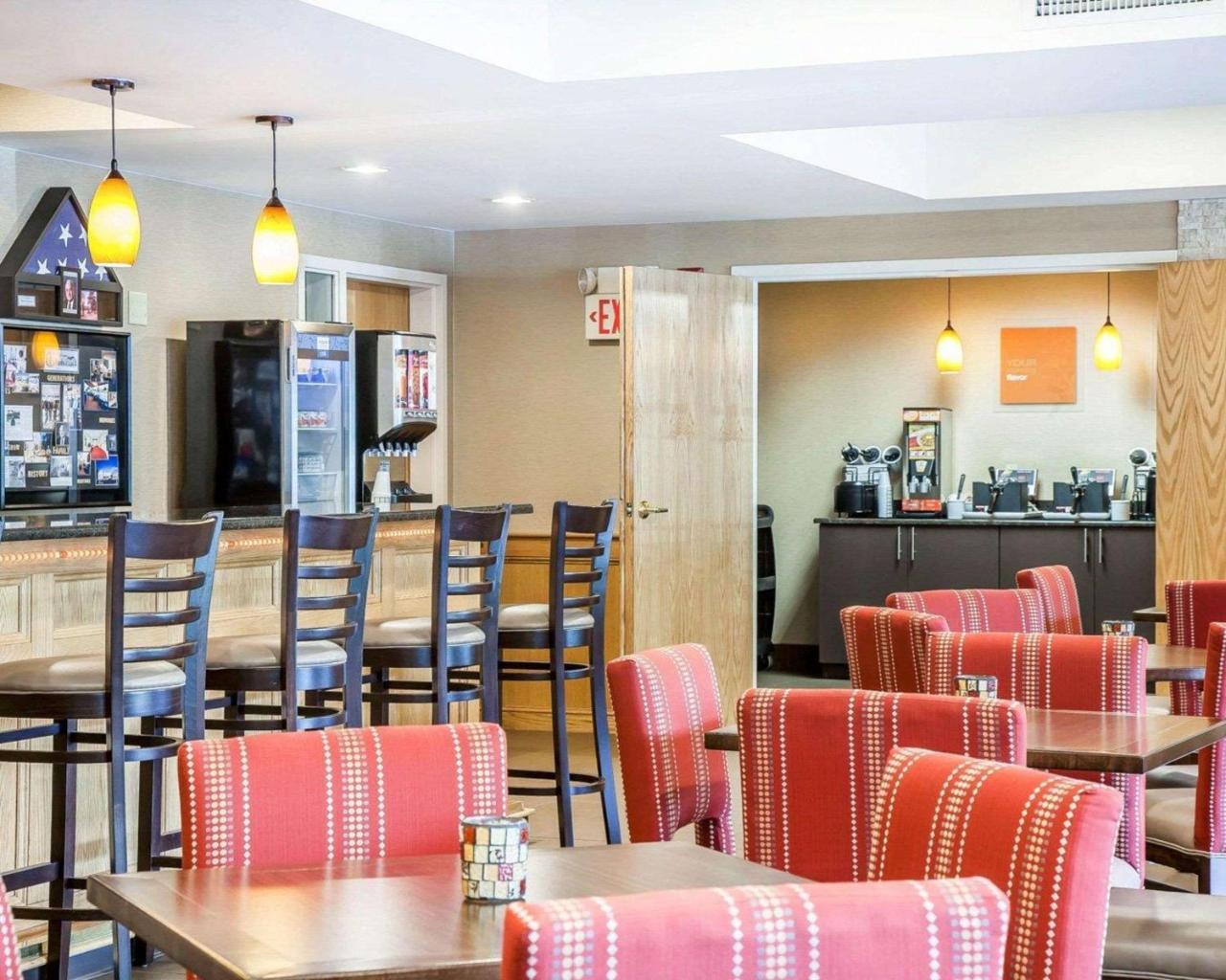 Comfort Inn & Suites Sturbridge-Brimfield Екстериор снимка