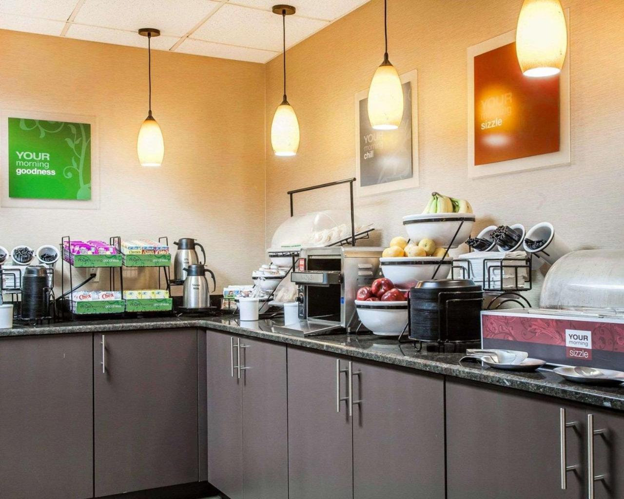 Comfort Inn & Suites Sturbridge-Brimfield Екстериор снимка